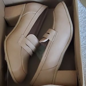Elegant Tan Women's Loafers